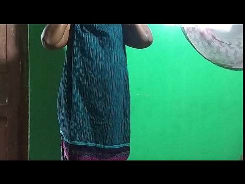 ❤️ Mama anatumia Mahindi. Video ya mkundu ❤