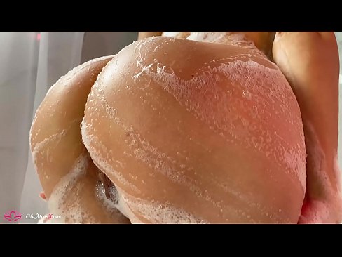 ❤️ Brunette Anapiga Pussy kwa Pussy kwa Vibrator hadi Orgasm kali katika Shower Video ya mkundu ❤